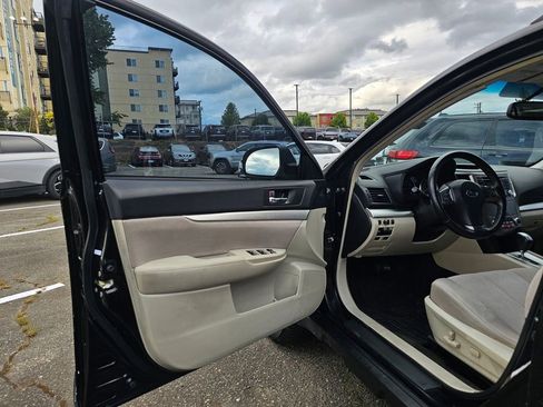 Used 2013 Subaru Outback 2.5i Premium AWD/4WD image 18