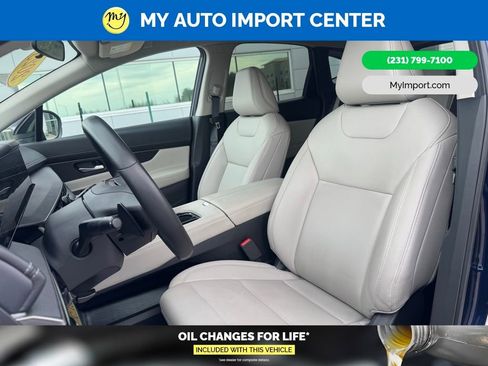 Used 2025 Nissan Murano SV AWD/4WD image 15