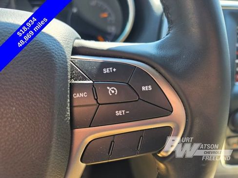 Used 2019 Jeep Grand Cherokee Laredo RWD image 17