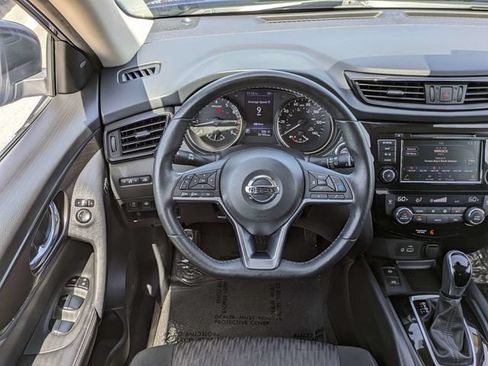 Used 2019 Nissan Rogue SV w/ Premium Package FWD image 18