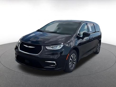 Used 2023 Chrysler Pacifica Touring-L FWD image 7