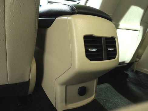 Used 2020 Ford Fusion SE FWD image 15