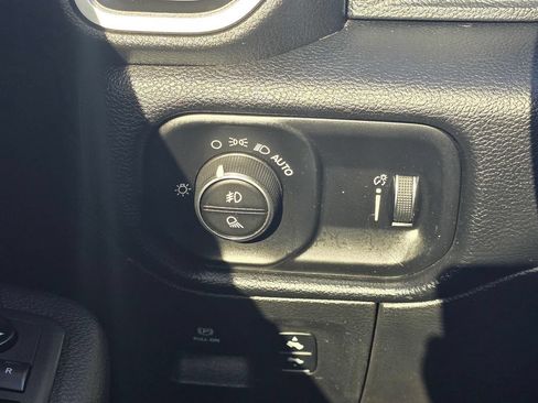 Used 2020 RAM 1500 Big Horn RWD image 31