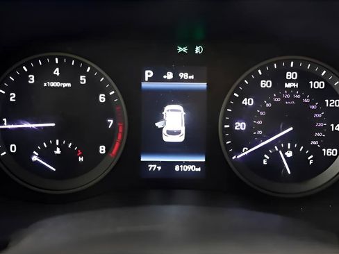 Used 2021 Hyundai Tucson Ultimate w/ Cargo Package FWD image 9
