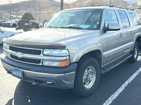 Used 2001 Chevrolet Suburban 2500 LT w/ LT Preferred Equipment Group image 3