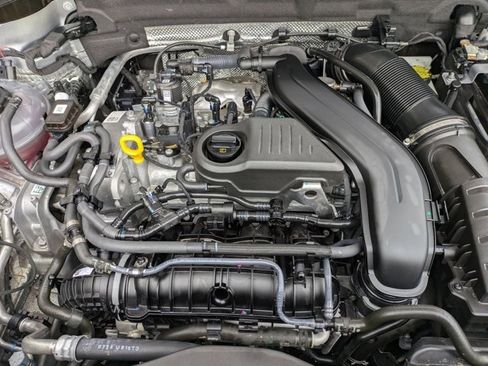 Used 2024 Volkswagen Taos SE image 29