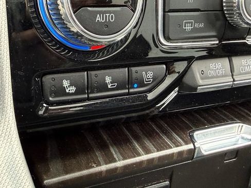 Used 2024 GMC Yukon XL Denali RWD image 37