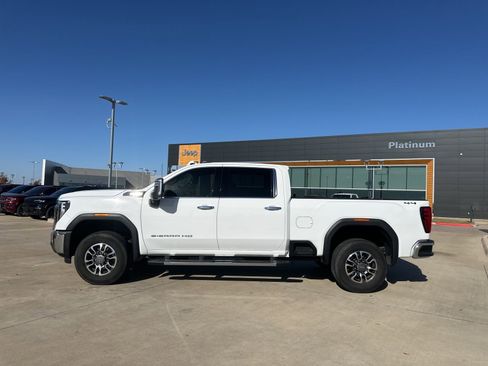 Used 2024 GMC Sierra 2500 SLT w/ SLT Premium Package image 2