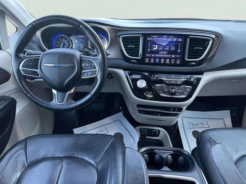 Used 2018 Chrysler Pacifica Touring-L Plus w/ Tire & Wheel Group FWD image 21
