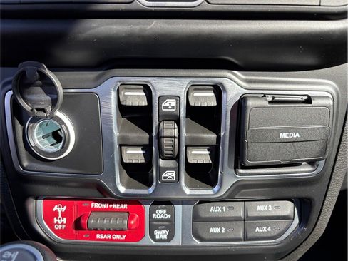Used 2023 Jeep Wrangler Unlimited Rubicon w/ Cold Weather Group AWD/4WD image 30