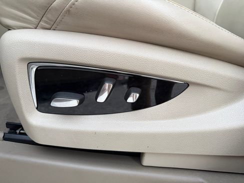 Used 2016 Cadillac Escalade Premium image 36