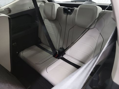 Used 2019 Volkswagen Tiguan SEL Premium w/ 3rd Row Seat Package image 12