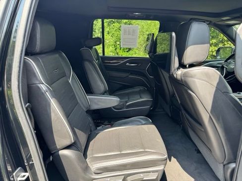 Used 2021 Cadillac Escalade ESV Premium Luxury w/ LPO, Radiant Package AWD/4WD image 18