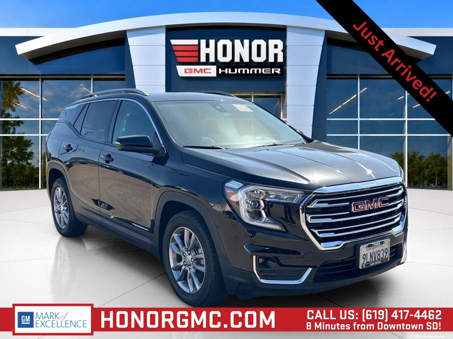 Used 2022 GMC Terrain SLT w/ Infotainment Package II FWD image 1