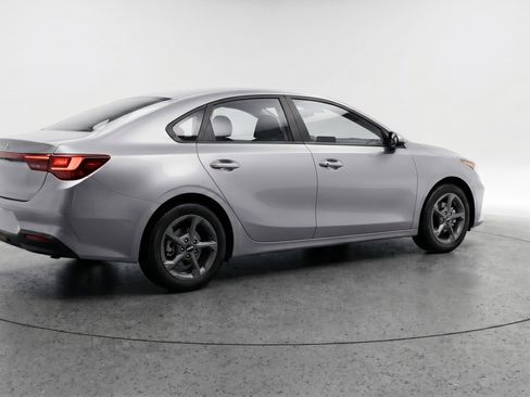 Used 2025 Kia K4 LXS image 9