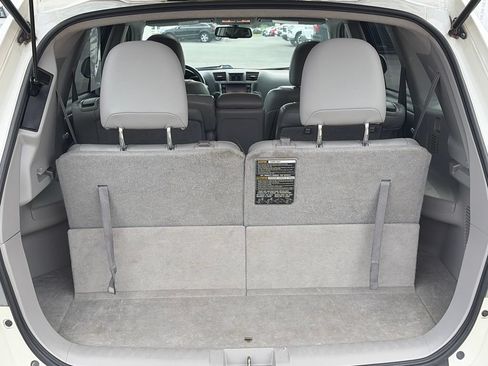 Used 2013 Toyota Highlander SE AWD/4WD image 7