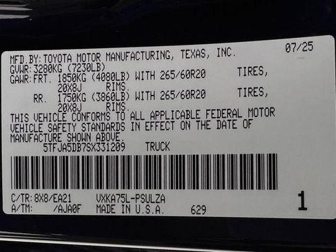 Used 2025 Toyota Tundra Limited AWD/4WD image 24