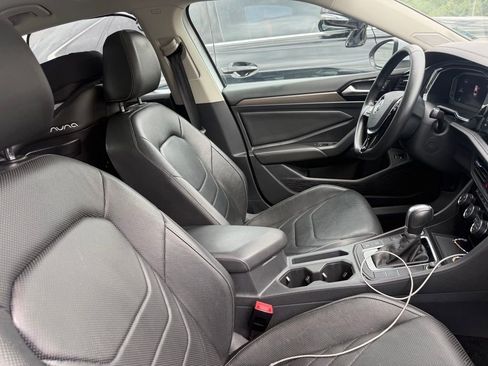 Used 2019 Volkswagen Jetta SEL Premium FWD image 2