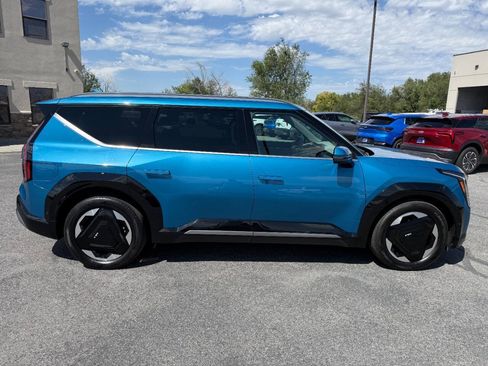 Used 2024 Kia EV9 Land AWD/4WD image 11