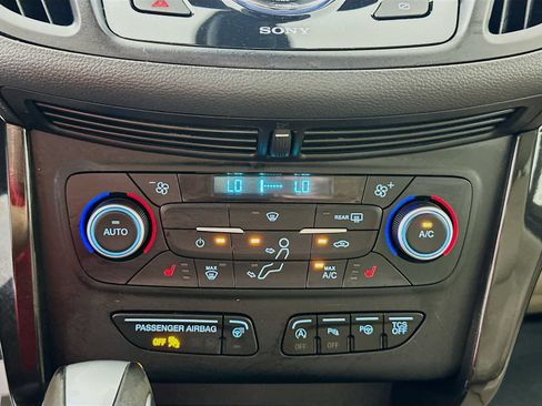 Used 2019 Ford Escape Titanium AWD/4WD image 16