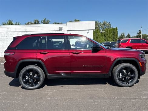 New 2025 Jeep Grand Cherokee Altitude image 7