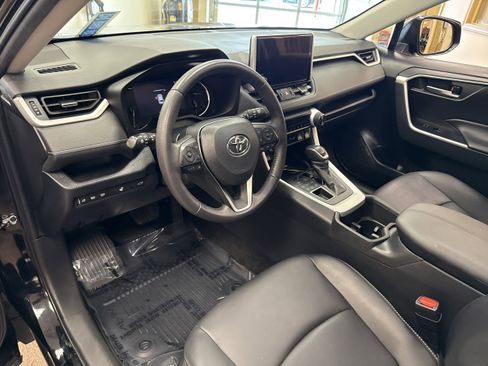 Used 2023 Toyota RAV4 XLE Premium image 28