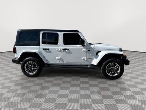 Used 2022 Jeep Wrangler Unlimited Sahara AWD/4WD image 10