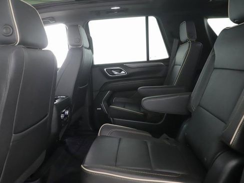 Used 2023 GMC Yukon SLT w/ SLT Premium Package image 27