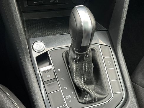 Used 2021 Volkswagen Tiguan SE w/ Panoramic Sunroof Package image 22