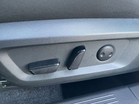 Used 2025 Nissan Rogue SV image 24