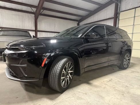 Used 2025 Jeep Wagoneer S Limited image 4