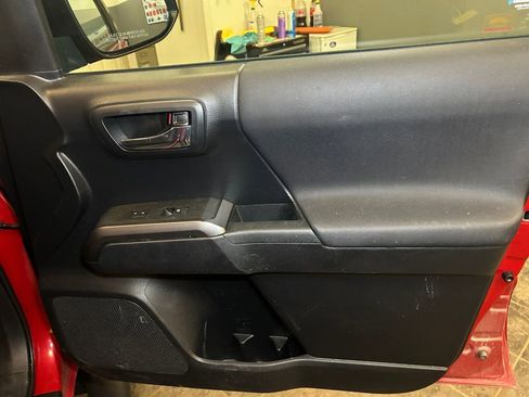 Used 2019 Toyota Tacoma TRD Sport w/ Technology Package AWD/4WD image 16