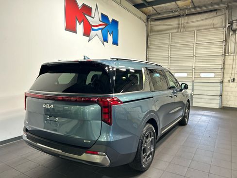 Used 2026 Kia Carnival SX FWD image 3