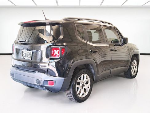 Used 2016 Jeep Renegade Latitude FWD image 4