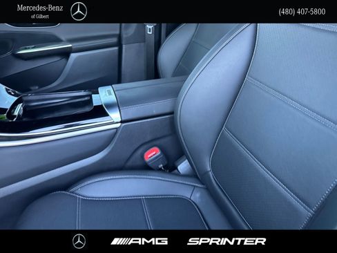 Certified 2025 Mercedes-Benz GLC 300 image 12