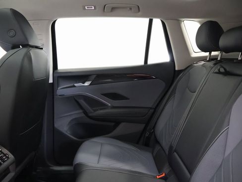 New 2025 Volkswagen Tiguan SE image 25