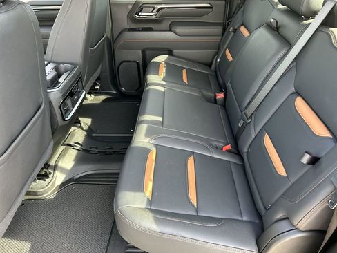 Used 2025 GMC Sierra 2500 AT4 w/ Technology Package image 25