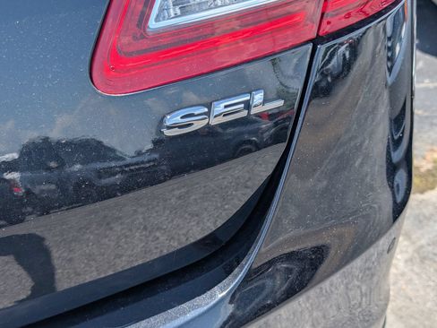 Used 2019 Ford Taurus SEL w/ Equipment Group 201A FWD image 10