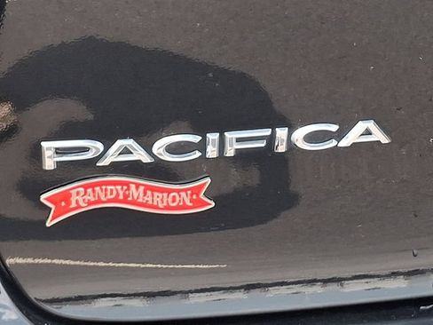 Used 2024 Chrysler Pacifica Touring-L FWD image 30