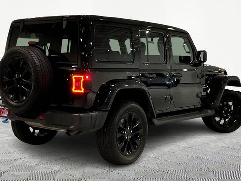 Used 2023 Jeep Wrangler Sahara w/ Cold Weather Group AWD/4WD image 6