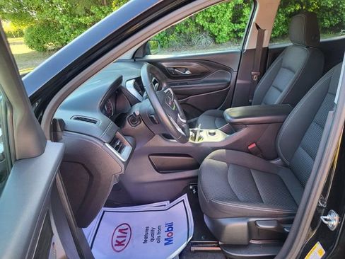 Used 2024 GMC Terrain SLE FWD image 11