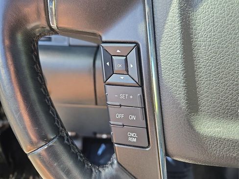 Used 2017 Lincoln Navigator Select AWD/4WD image 23