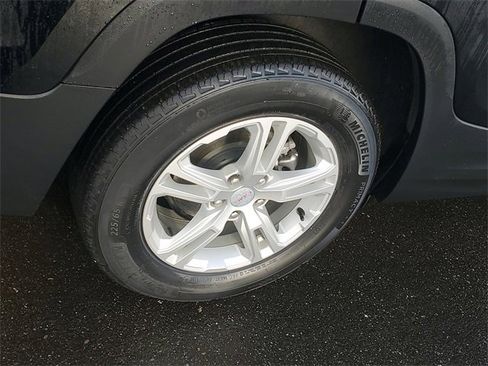 Certified 2023 GMC Terrain SLE w/ Driver Convenience Package image 5