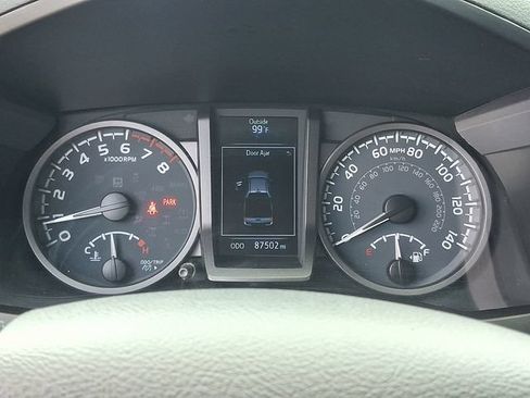 Used 2020 Toyota Tacoma TRD Off-Road w/ Technology Package AWD/4WD image 15