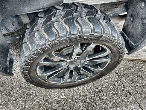 Used 2021 GMC Sierra 1500 AT4 w/ AT4 Value Package AWD/4WD image 9