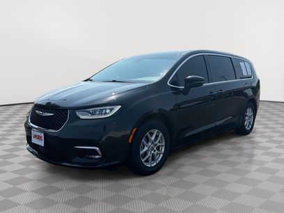Used 2023 Chrysler Pacifica Touring