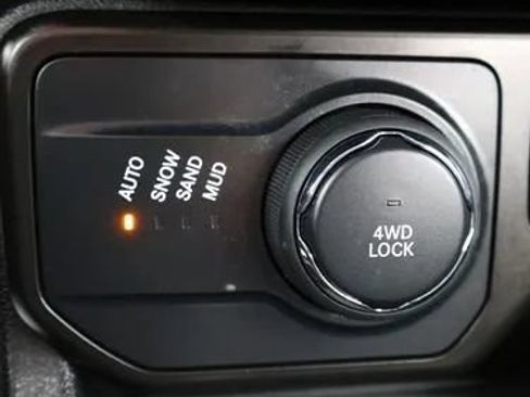 Used 2021 Jeep Renegade Latitude w/ Convenience Group AWD/4WD image 34