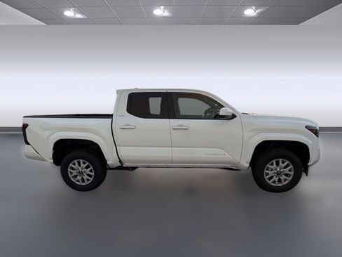 Used 2026 Toyota Tacoma SR5 w/ SR5 Upgrade Package RWD image 8
