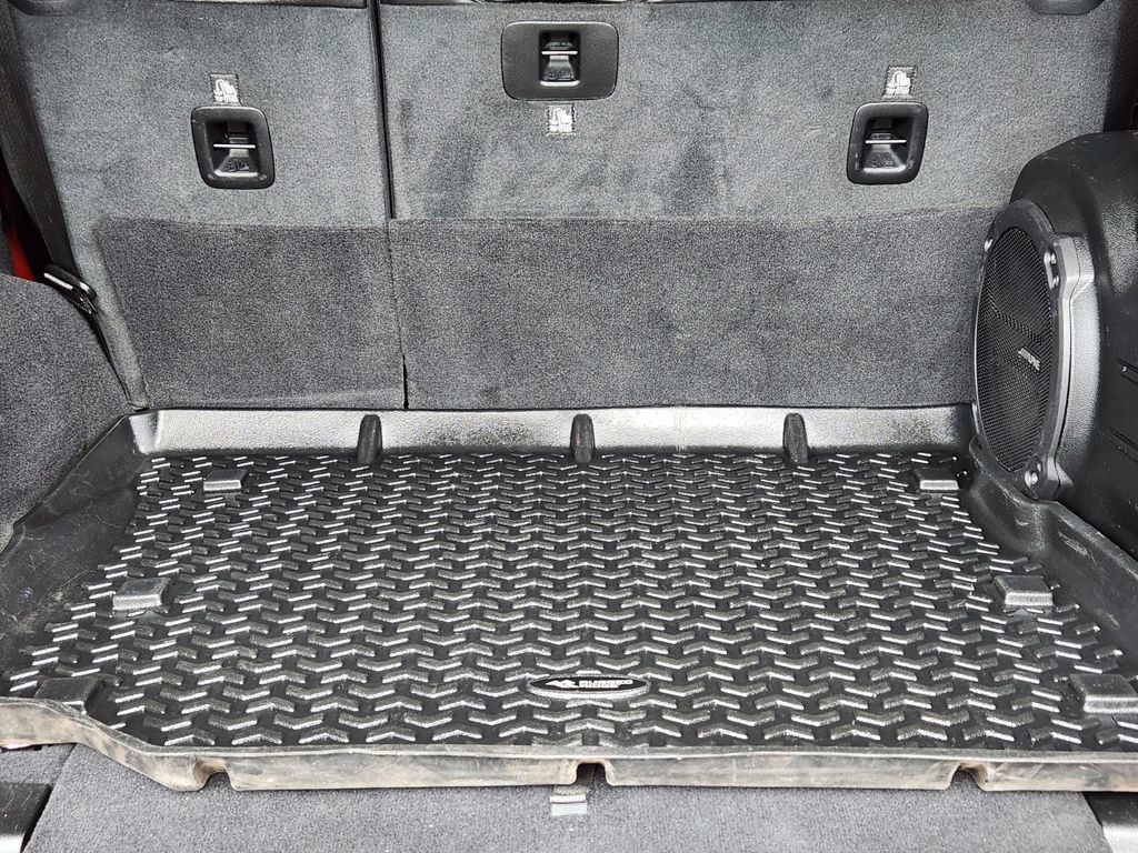 Used 2020 Jeep Wrangler Unlimited Sahara AWD/4WD image 21