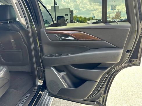 Used 2018 Cadillac Escalade Luxury AWD/4WD image 43